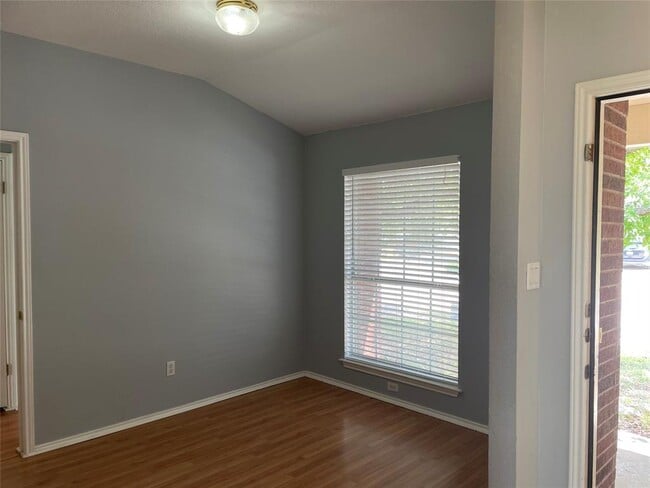 Building Photo - 2501 Willow Way