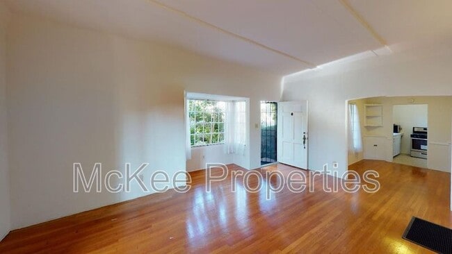 Building Photo - 768 D Ave