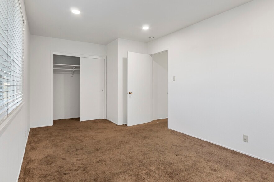 Building Photo - 2619 Barrett Ave