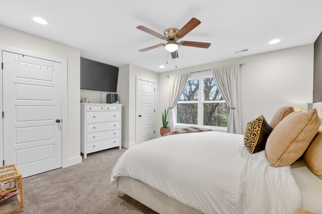 Building Photo - 4103 Main St