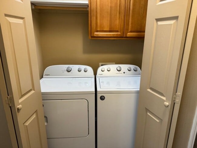 Building Photo - KU1-Broadway Duplex 1