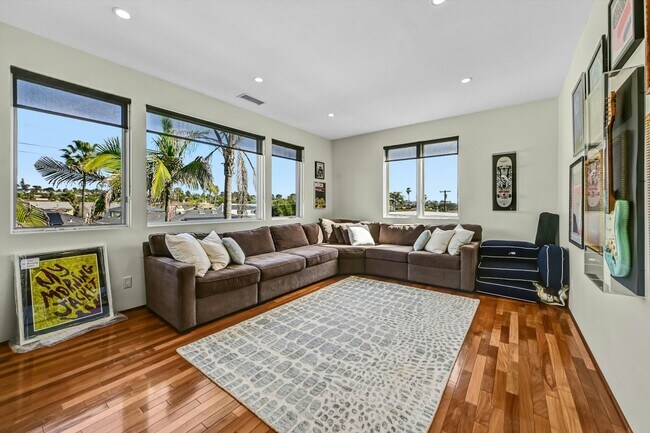 Building Photo - 323 Neptune Ave