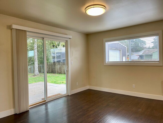 Building Photo - Juniper Street Duplex