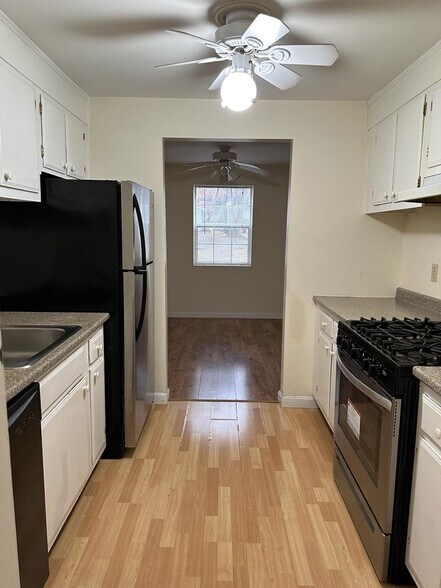 Kichen and Breakfast Area - 5 Louisburg Square, 7