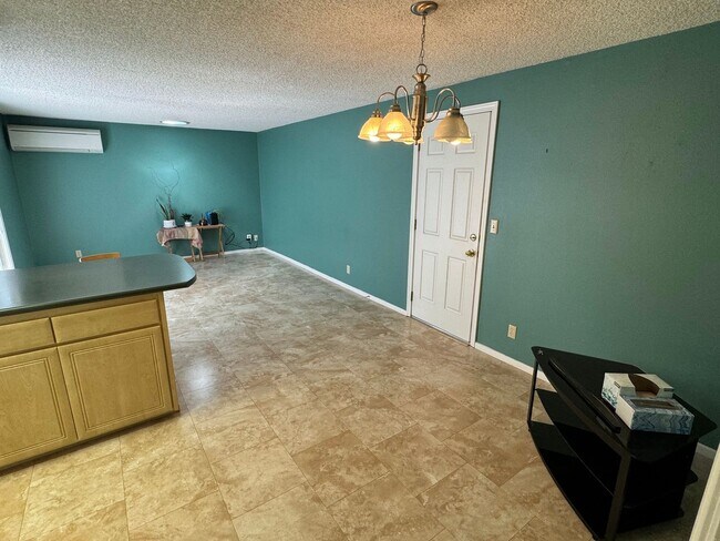 Building Photo - 3 Bedroom House off Harlow Rd.