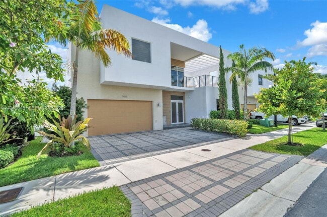 Building Photo - 7457 NW 101 Ave