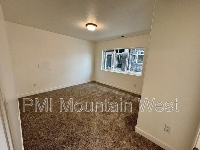 Building Photo - 805 W 510 S