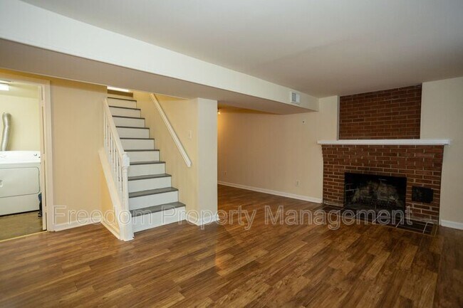 Building Photo - 5914 Ridge View Dr