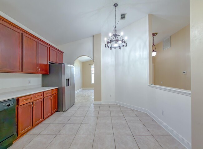 Building Photo - 3327 Dartmouth Dr