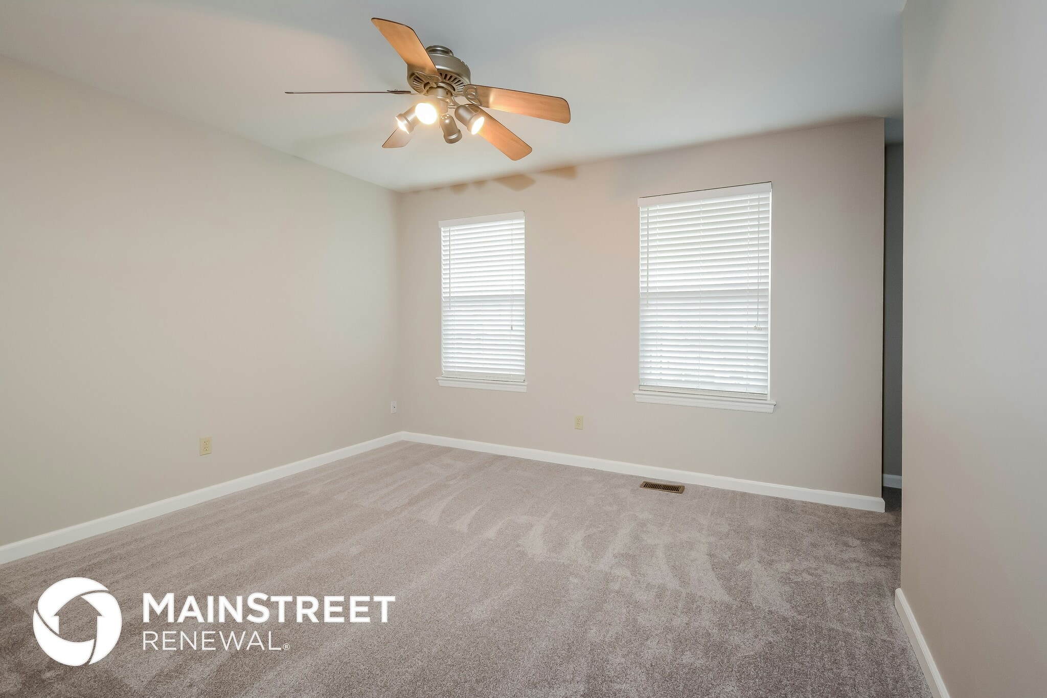 Building Photo - 2016 Village Glen Dr