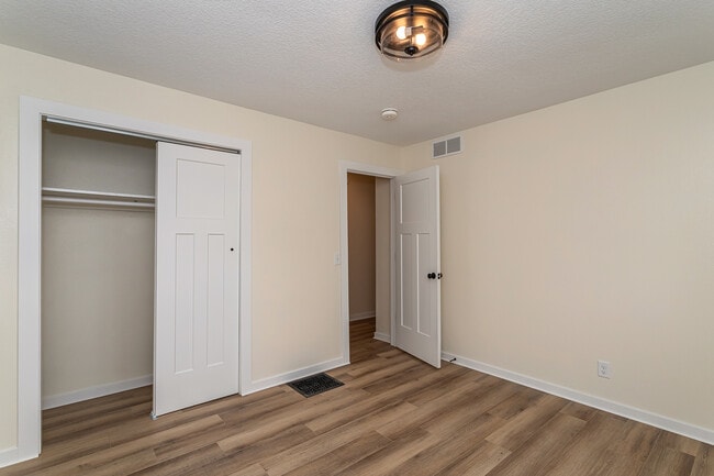 Building Photo - 105 Lynwood Dr