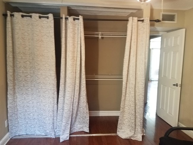 Building Photo - 2043 Dunsford Terrace