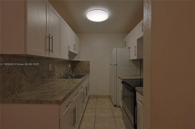 Building Photo - 7230 Fairway Dr