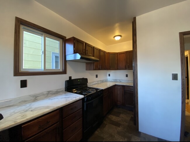 Kitchen - 2122 W 3rd St