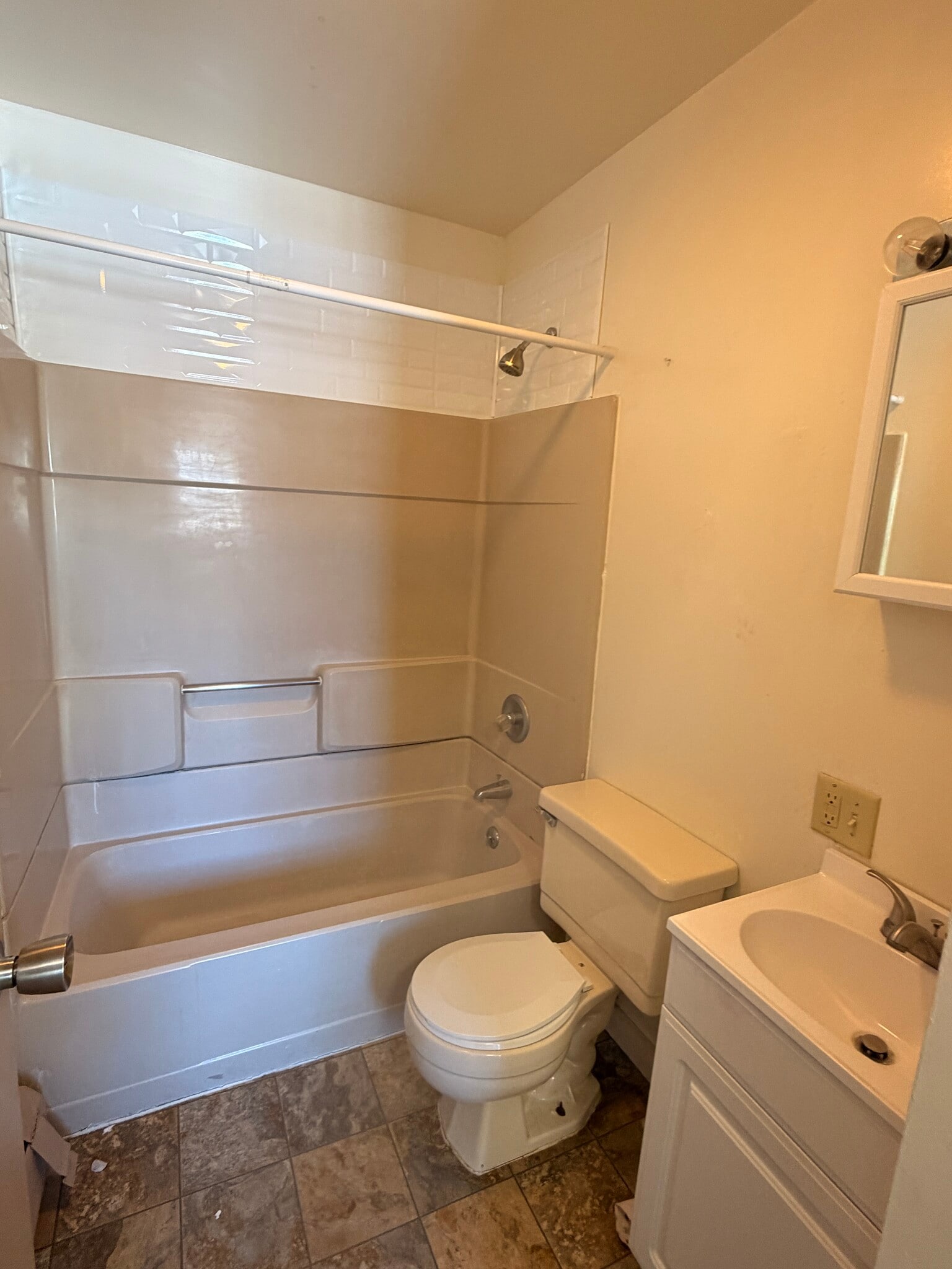 Building Photo - 2246 Fox St