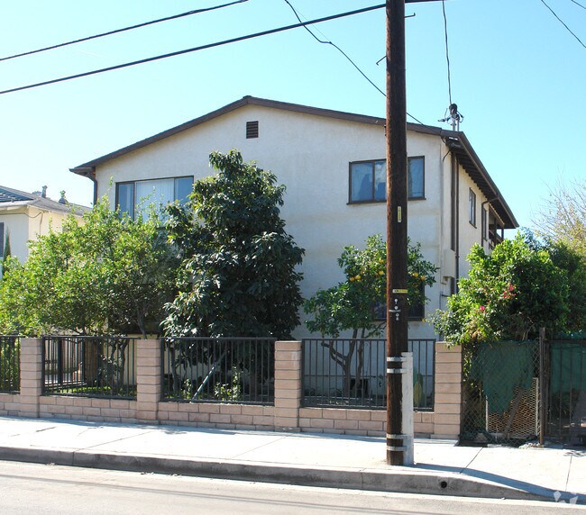 tree obstruction - 5229 Aukland Ave