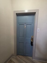 Building Photo - 816 W 11th St