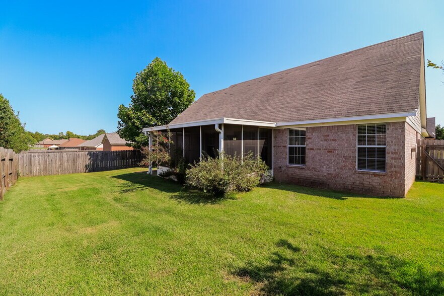 Building Photo - 115 Winding Creek Dr