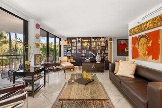 Building Photo - 2843 S Bayshore Dr