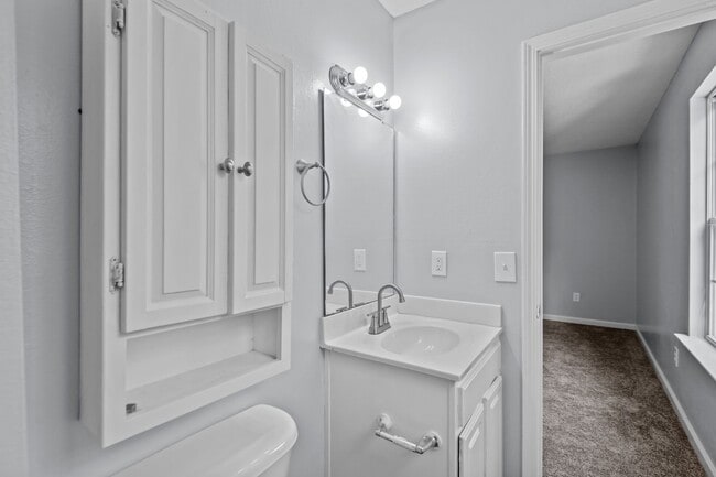 Building Photo - Beautiful 3 bedroom HOME