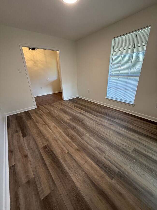 Building Photo - Must see this Beautiful Remolded 4 Bedroom 2.5 Bath Home in Walker