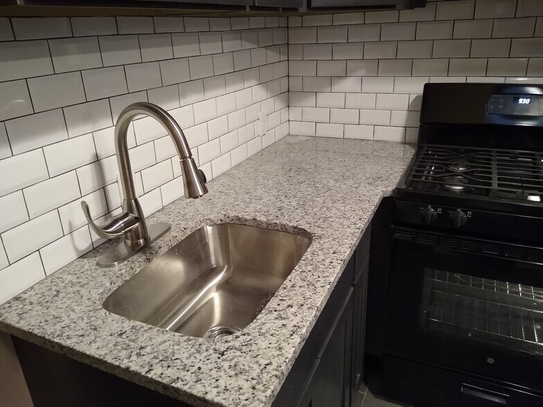 Building Photo - 2054 Ann St