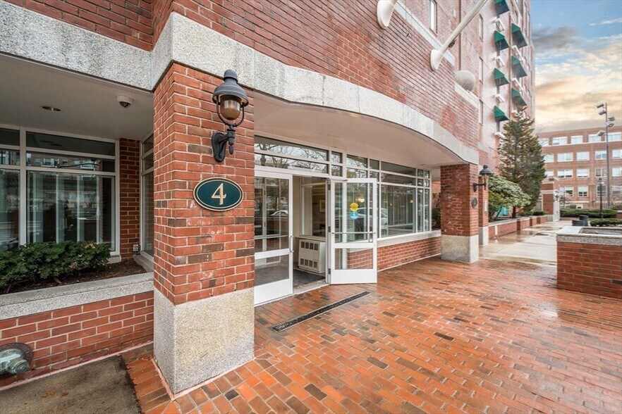 Building Photo - 6 Canal Park