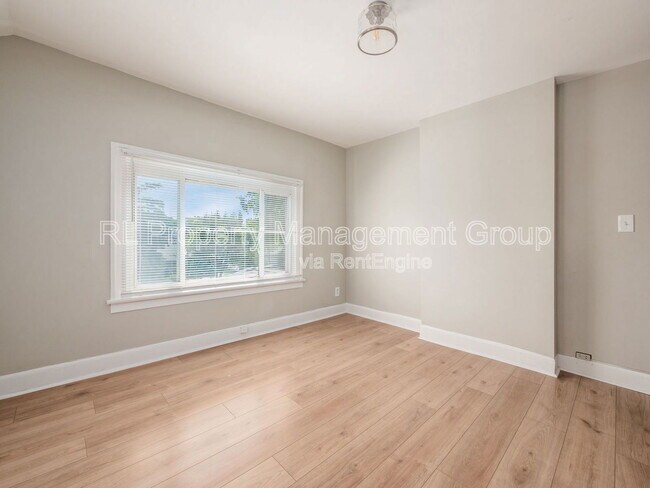 Building Photo - 439 Eldridge Ave