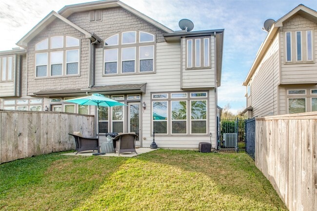 Building Photo - 86 Aventura Pl