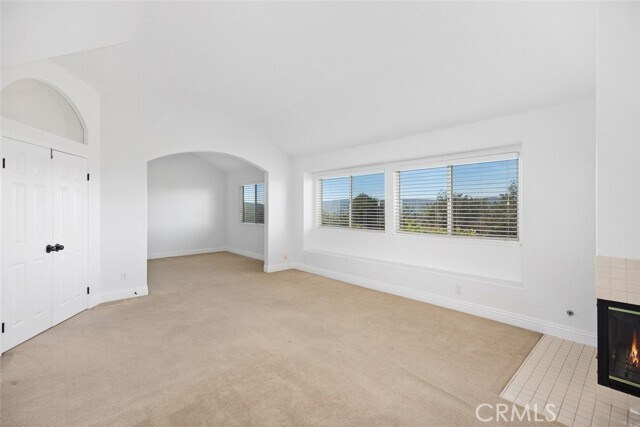 Building Photo - 2 Crystalglen