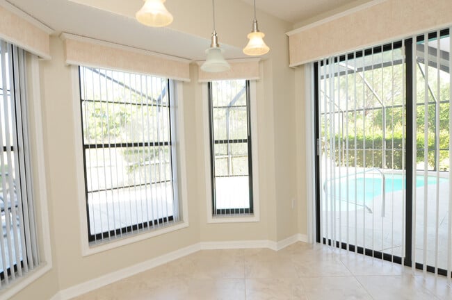 Building Photo - 5805 Pauma Pl
