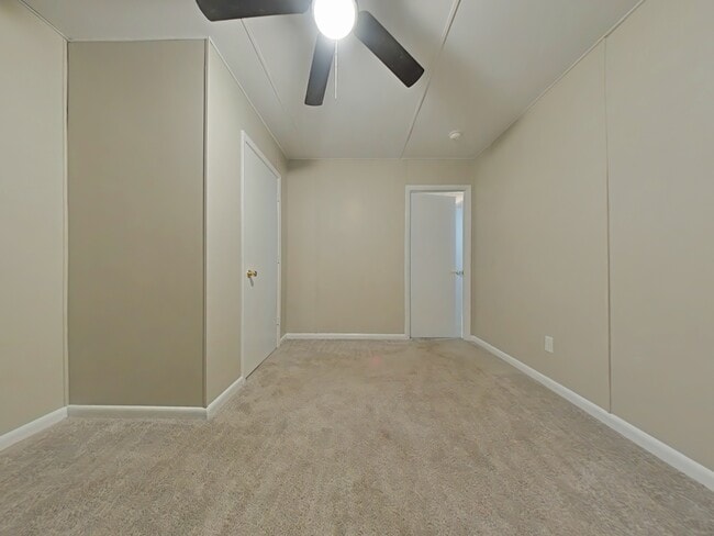 Building Photo - 857 Danish Dr