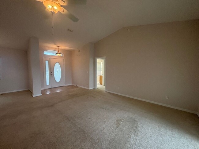 Building Photo - Move in ready 3/2 in 55+ community - near everything