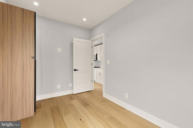 Building Photo - 3215 Mt Pleasant St NW