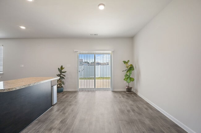 Building Photo - 387 Mardella Dr
