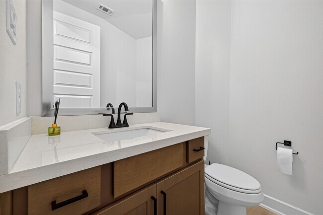 Building Photo - 8735 Flounder Rosa Ln