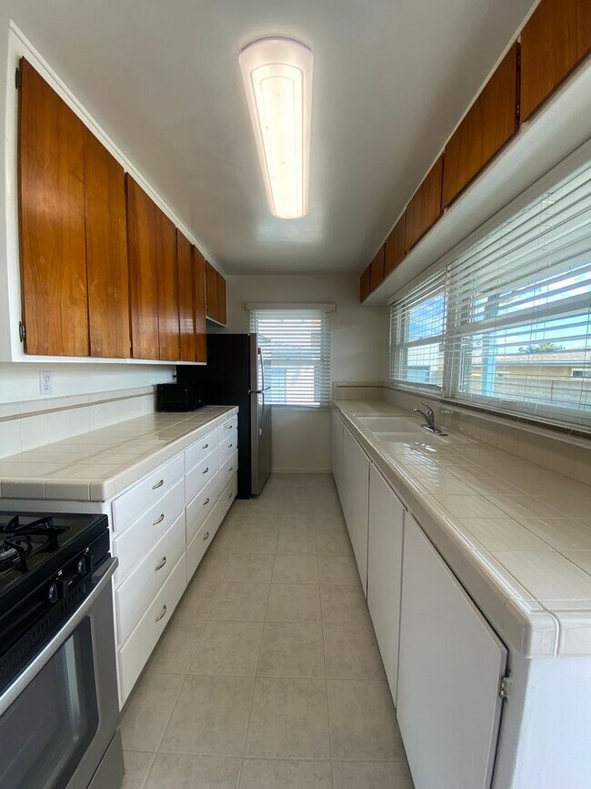 Building Photo - m529 - Mann