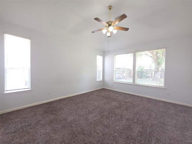 Building Photo - 9630 Green Valley Ln