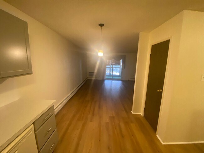 Building Photo - 2 Bedroom 1 Bath Condo in Heather Gardens