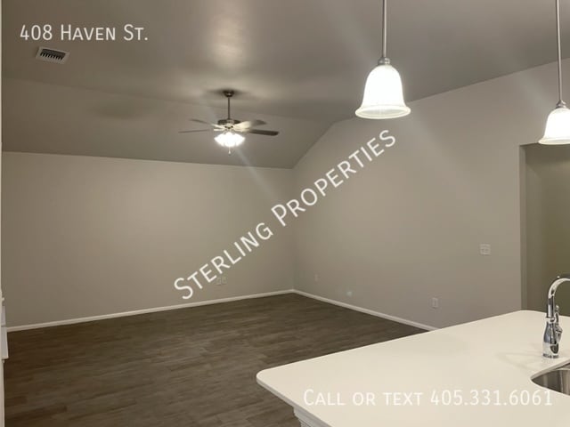 Building Photo - 408 Haven St