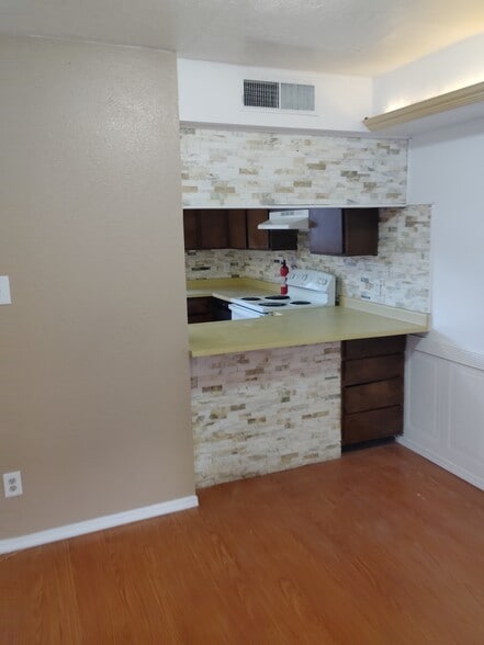 Building Photo - 12600 Copperwood Dr NE