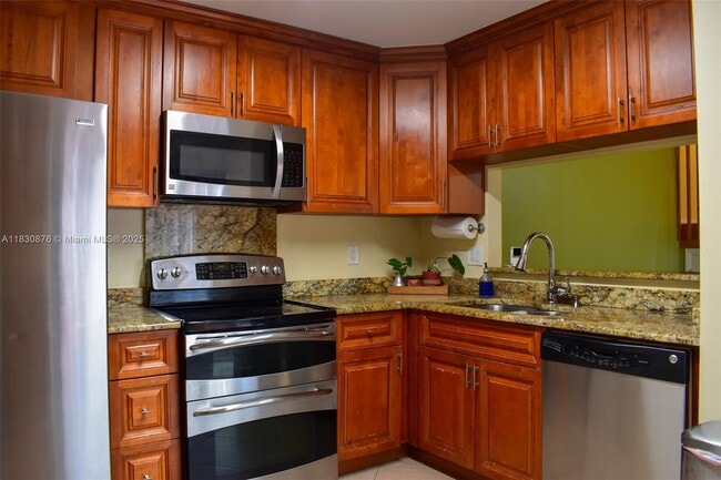 Building Photo - 10998 Mainsail Dr
