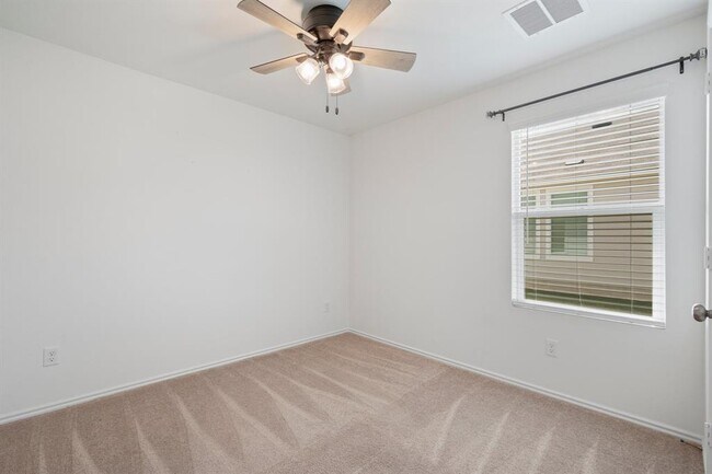 Building Photo - 412 Heritage Grvs Rd