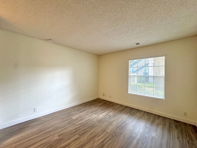 Building Photo - Great 2B/2BA Condo in Mira Mesa!