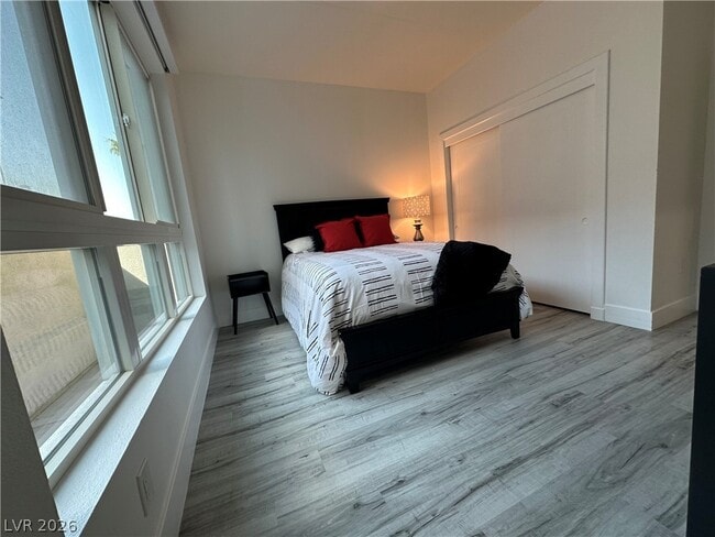 Building Photo - 4545 Dean Martin Dr