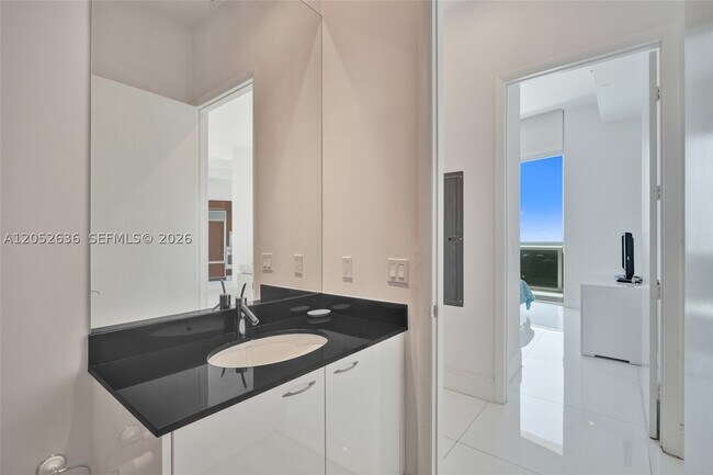 Building Photo - 16001 Collins Ave