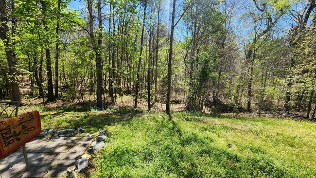 Building Photo - Convenient to west gate of Ft Moore