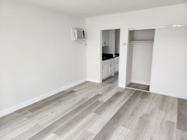 Building Photo - 5242 Cahuenga Blvd