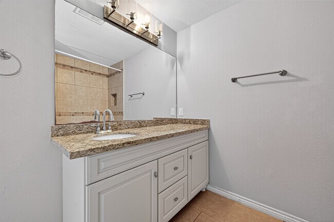 Building Photo - 18402 Willow Moss Dr