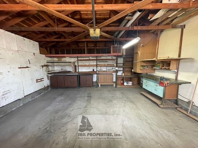 Building Photo - 1440 E Rose Ave
